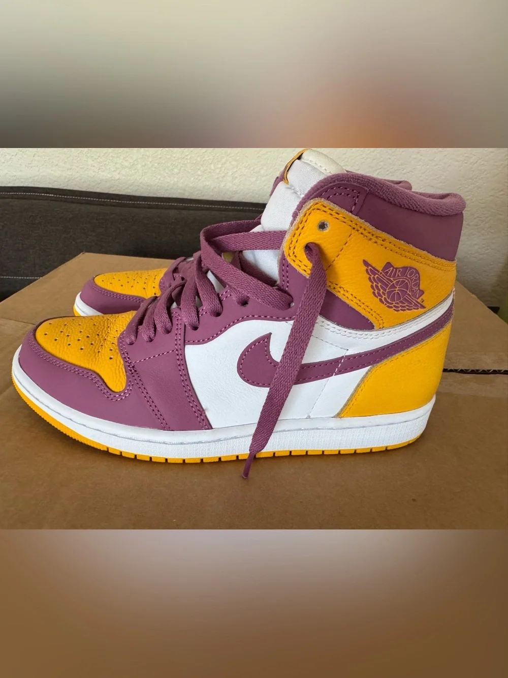 Jordan 1 Retro High OG Brotherhood, Size 8M/9.5W. Pre-owned. Excellent Condition
